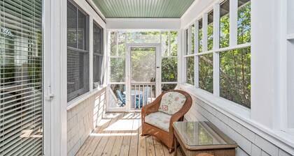 Quiet, Wooded Sanctuary - Near Sunrise and Sunset Beaches - Dog Friendly