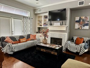 Älytelevisio, takka, tietokoneen näyttö