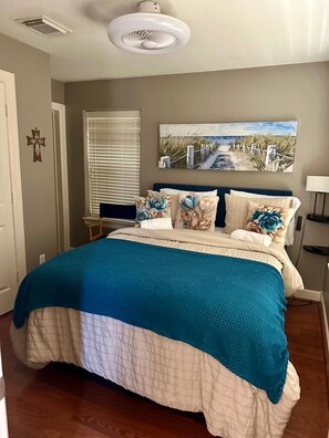 3 bedrooms, desk, iron/ironing board, free WiFi - EnjoyThanksgiving! Six Michelin Restaurants, Theater, Museum, Zoo and more! (Houston)