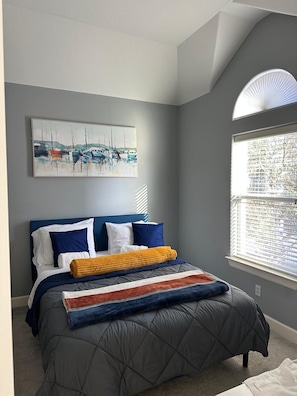 3 bedrooms, desk, iron/ironing board, free WiFi