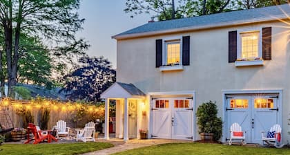 Gorgeous Carriage House close to USNA, walk to stadium, free parking, pets+kids