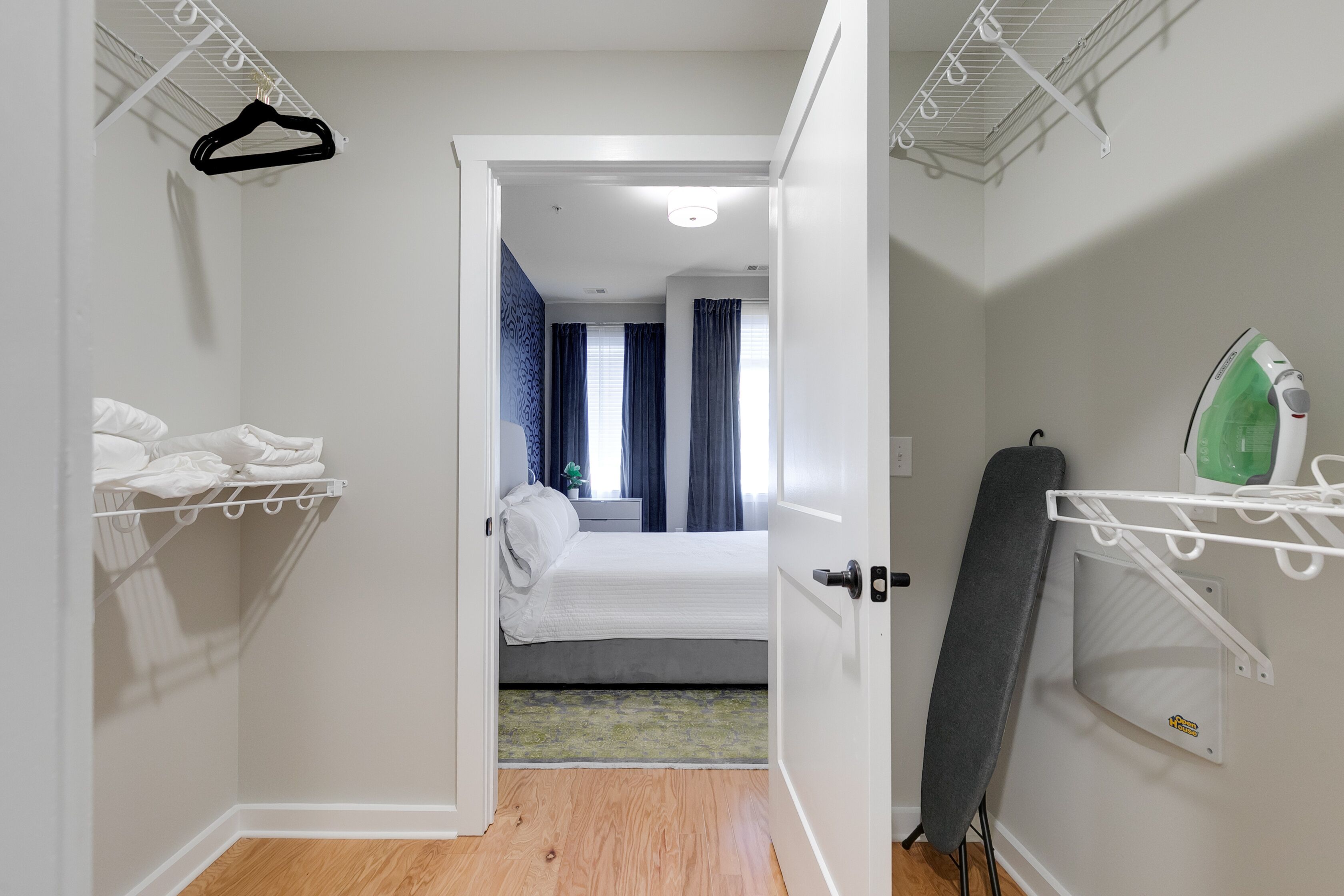 1 chambre, bureau, fer et planche à repasser, Wi-Fi gratuit