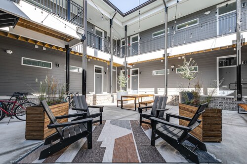 Convenient & Luxe Designer Apt w/ King Sized Bed