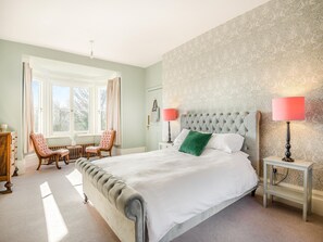 5 bedrooms, free WiFi, bed sheets