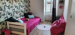 3 chambres, bureau, Wi-Fi, literie fournie