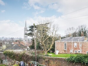 Property grounds - A lovely cottage with a view of the magnificent St James Church Spire. (Louth)