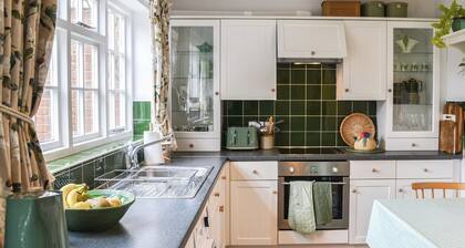 A lovely cottage with a view of the magnificent St James Church Spire.
