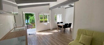 Maison Face au Bord du lac de Charmes