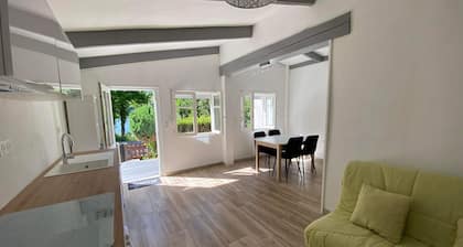 Maison Face au Bord du lac de Charmes