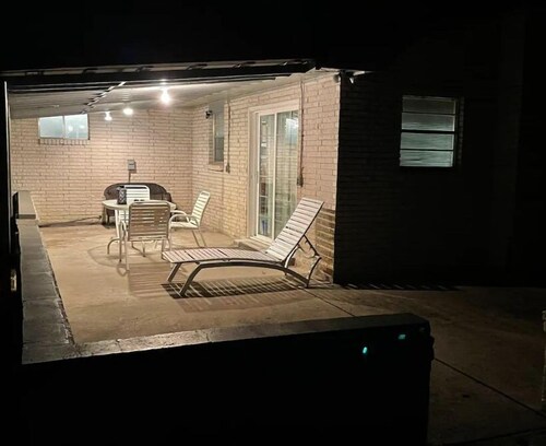 5 Bedroom with fireplace minutes from Baton Rouge