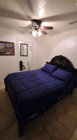 5 bedrooms, desk, iron/ironing board, WiFi - 5 Bedroom with fireplace minutes from Baton Rouge (Baker)