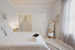 9 bedrooms, desk, iron/ironing board, free WiFi