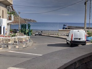 Outdoor dining - Casa Bica do Cais - By the Sea (Paúl do Mar)