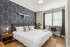 3 soverom, safe på rommet, skrivebord og strykejern/-brett