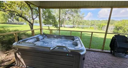 New Guest House on Bayou w/Hot tub & Spectacular view