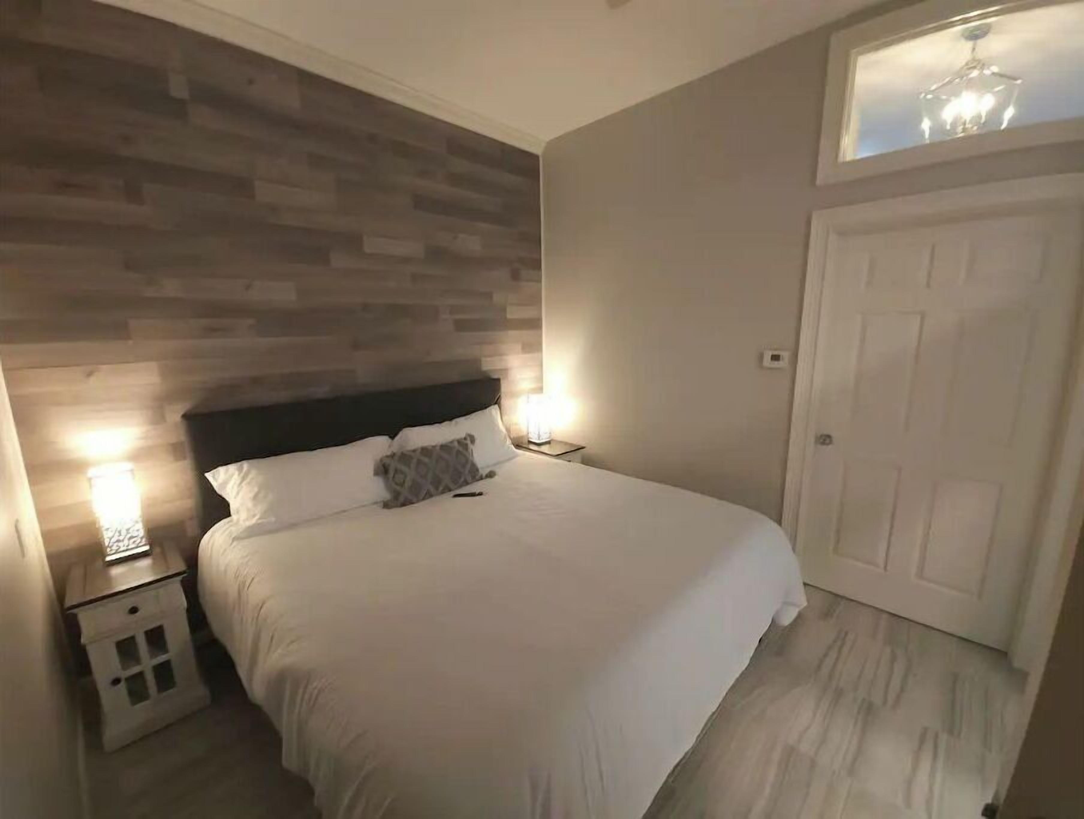 1 bedroom, desk, free WiFi, bed sheets