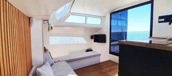 houseboat waterfront sleepandboat