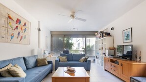 Living area - Bright 3BR Stay • Relaxing Comfort (Tel Aviv-Yafo)