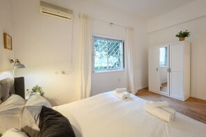 2 chambres, fer et planche à repasser