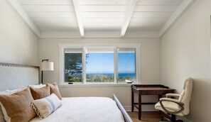 5 bedrooms, desk, iron/ironing board, WiFi