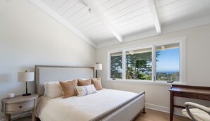 5 bedrooms, desk, iron/ironing board, WiFi