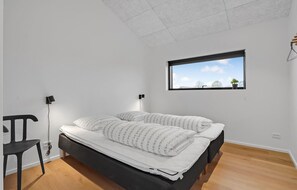 3 bedrooms, travel crib, free WiFi
