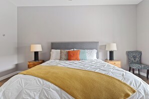 4 habitaciones, escritorio, tabla de planchar con plancha y wifi gratis 