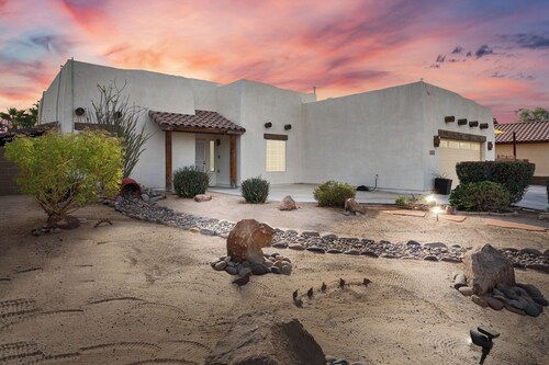 Private Desert Oasis / Pool, Arcade, Grill & RV Parking / 4 bedroom 2 bath Home