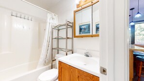 Bathroom - La Vista Blanc - Year-round Mammoth Fun! (Mammoth Lakes)