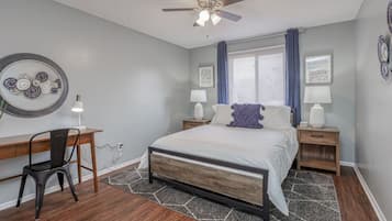 Schreibtisch, Bügeleisen/Bügelbrett, Reisekinderbett, kostenloses WLAN