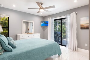 3 bedrooms, desk, iron/ironing board, travel crib