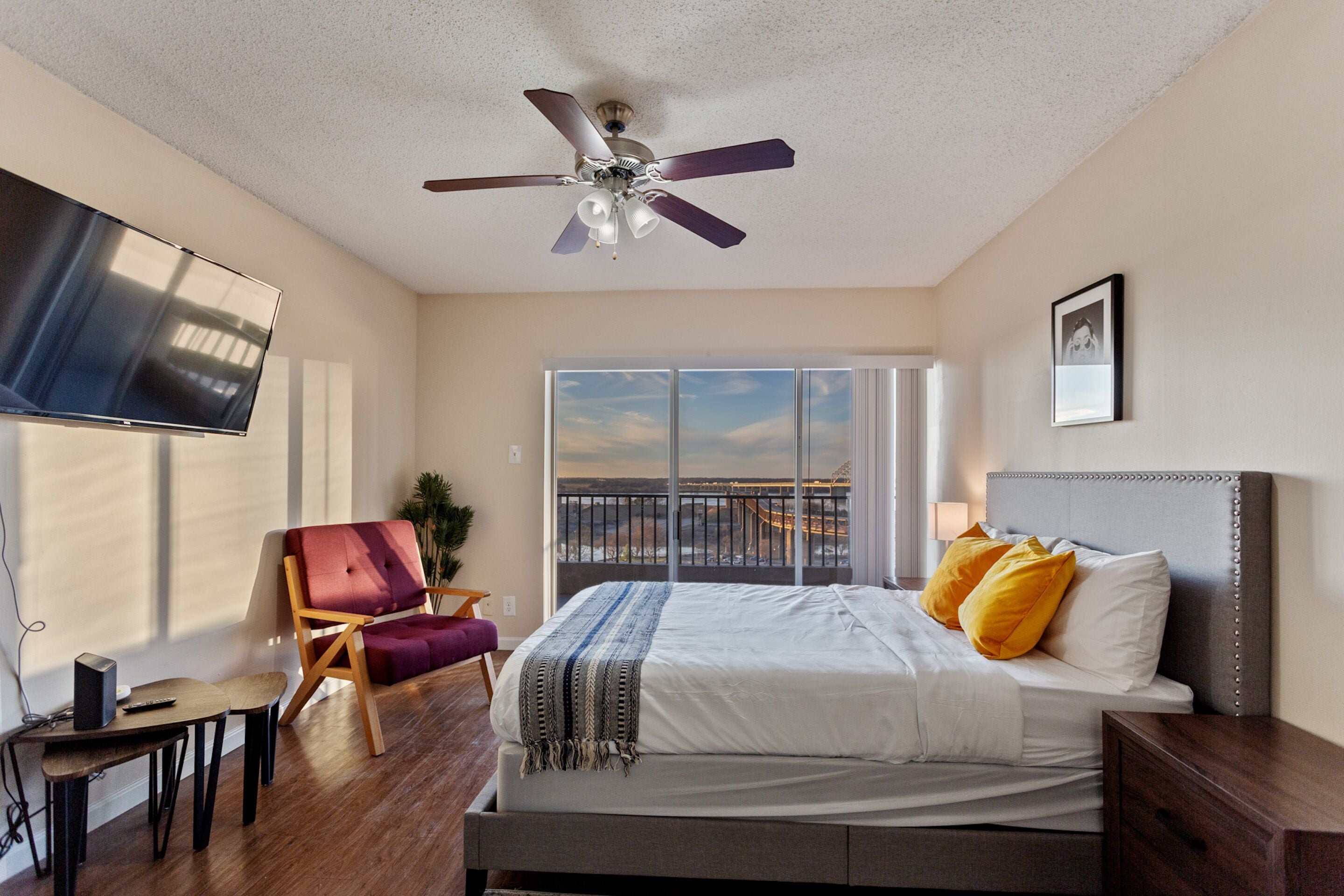 Bàn ủi/dụng cụ ủi quần áo, bộ trải giường 