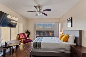 Setrika/meja setrika dan seprai linen