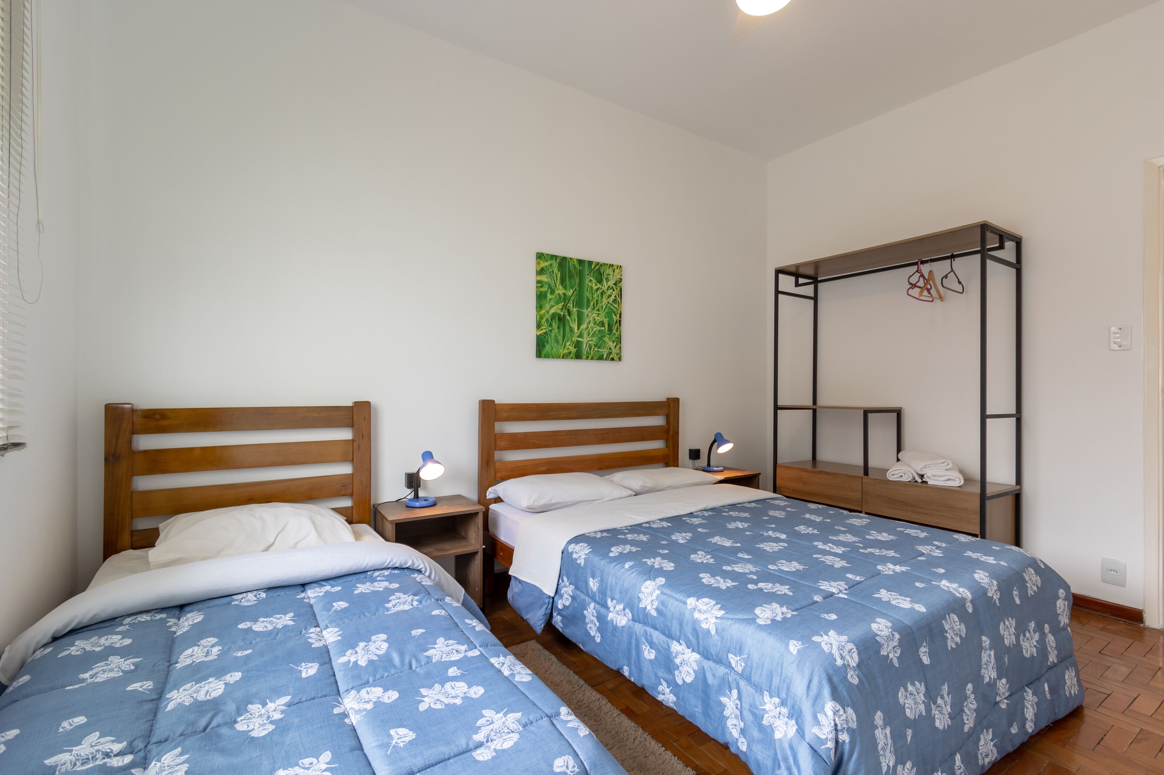 3 quartos, escrivaninha, Wi-Fi, roupa de cama