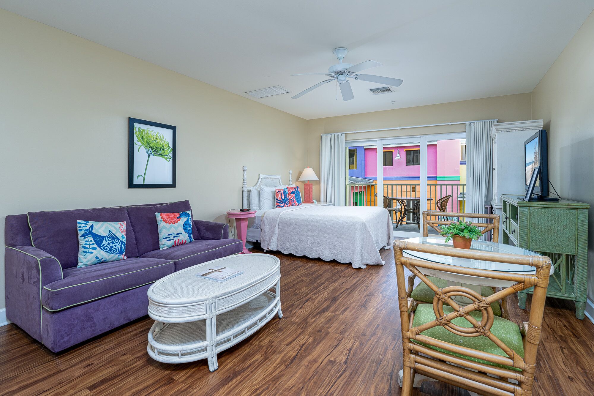 1 bedroom, free Internet, bed sheets