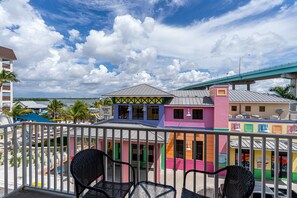 Property grounds - Stunning Deluxe 1/1 Suite with Heated Pool and Spa in the Heart of Downtown Fort Myers Beach! (Fort Myers Beach)