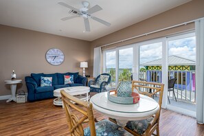 TV - Stunning Deluxe 1/1 Suite with Heated Pool and Spa in the Heart of Downtown Fort Myers Beach! (Fort Myers Beach)
