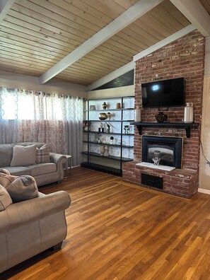 Unclassified image, 4 of 21, button - 2 bedroom 1 bath home. In the heart of madera. (Madera)