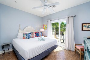 1 bedroom, internet, bed sheets - Stunning 1/1 with Heated pool and Spa in the Heart of Downtown Fort Myers Beach! (Fort Myers Beach)