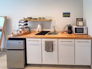 Double Room, Vineyard View | Private kitchen | Mini-fridge, coffee/tea maker, cookware/dishes/utensils, paper towels