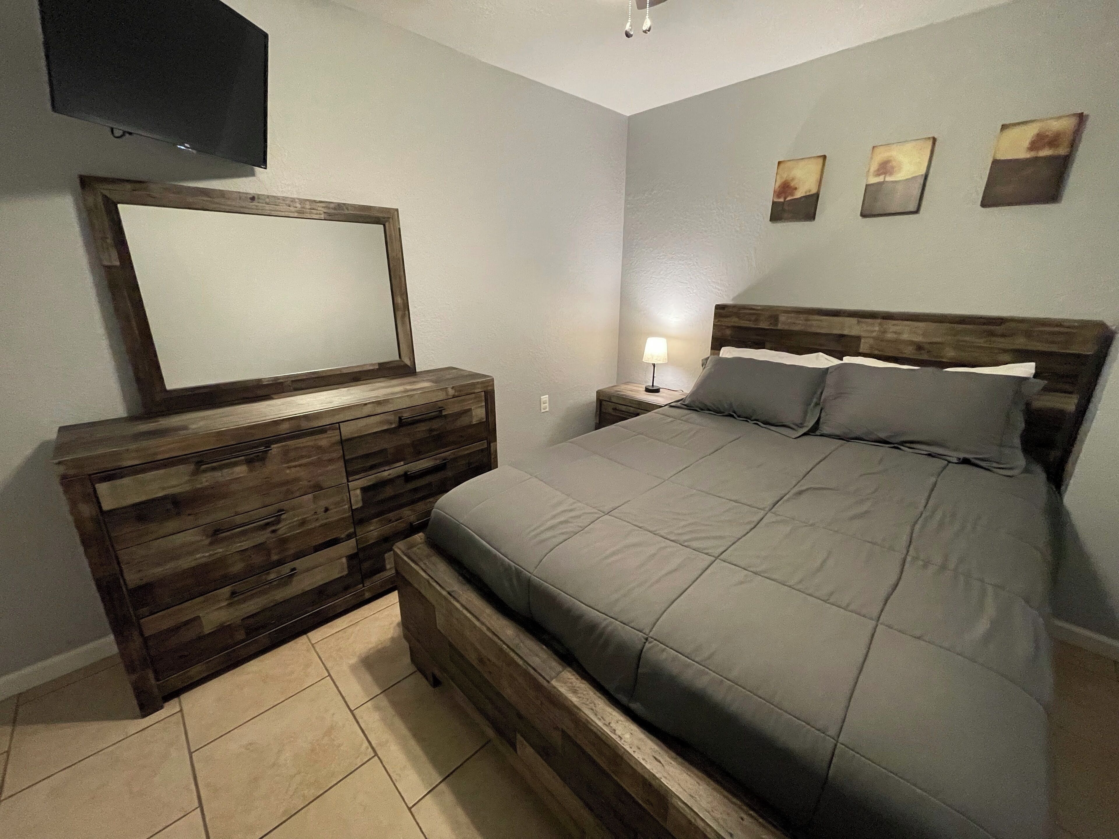 Suite Deluks (Suite D) | 2 kamar tidur, seprai premium, dan didekorasi berbeda-beda