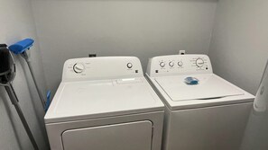 Deluxe Suite (2nd Floor) | Laundry - O2 Suites Houma (Houma)