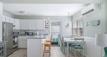 Coastal Condo Close to Beach & Entertainment