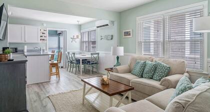 Coastal Condo Close to Beach & Entertainment