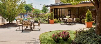 1 Bedroom | Free Breakfast. Outdoor Pool & Hot Tub