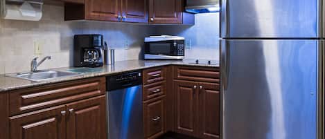 Refrigerador, microondas, parrilla de estufa y lavavajillas