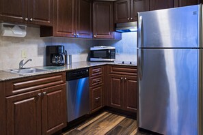 Refrigerador, microondas, parrilla de estufa y lavavajillas 