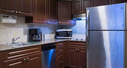 1 Bedroom | Outdoor Pool + Free WiFi