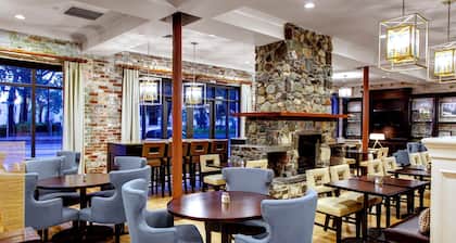 King Studio | Atrium View + Free Breakfast