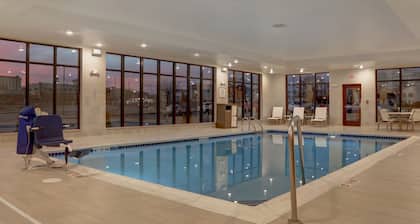 Flexible 1-Bedroom Suite w/ Full Kitchen, KS